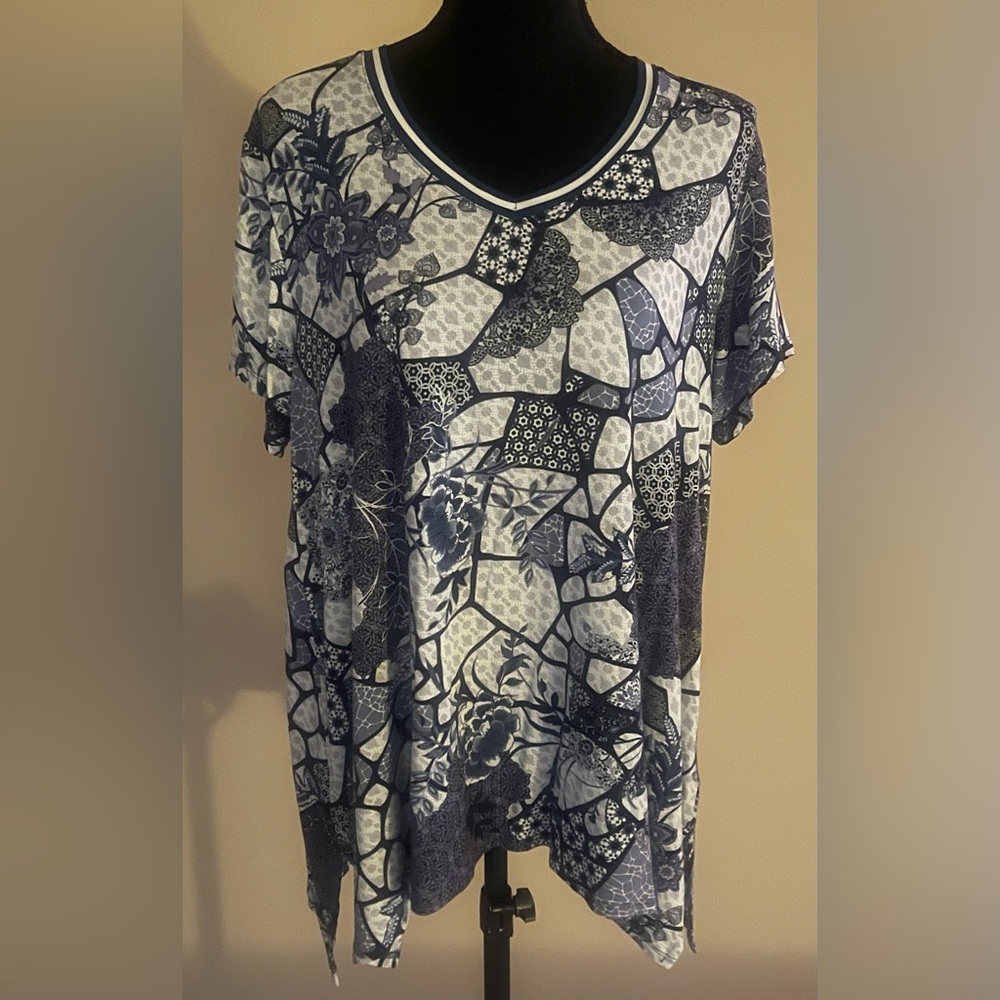 NWOT Johnny Was The Janie Favorite Drape Tunic Tee Moonlight Glass print size M.
